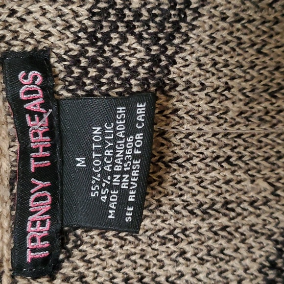 NWT Trendy Threads Distressed " Love and Love" Oversized Sweater Size M - Picture 7 of 8